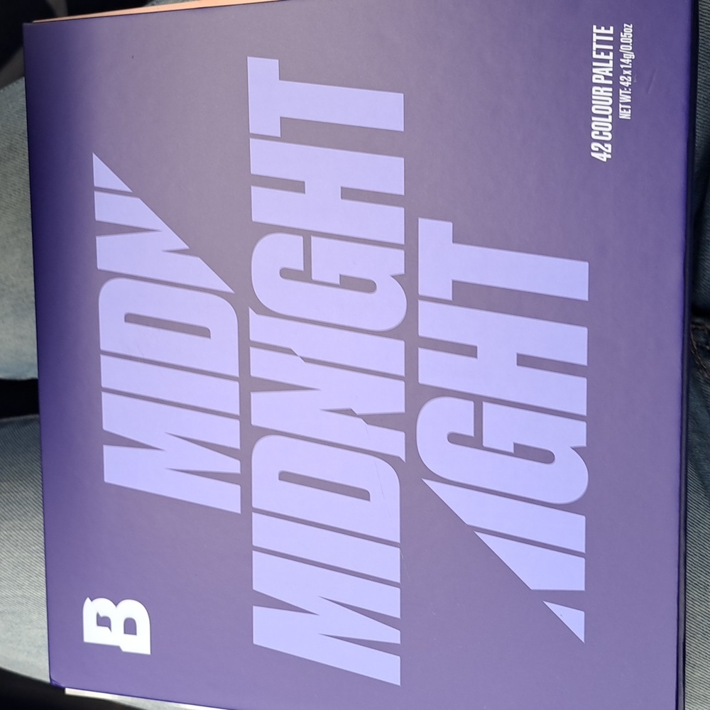 Beauty Bay Eyeshadow Pallete Midnight
